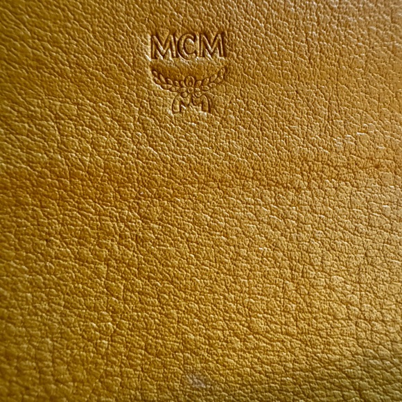 MCM Crossbody Wallet with removable gold chain. - Picture 14 of 15